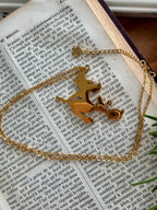 Collier grande sorcière sur son balai