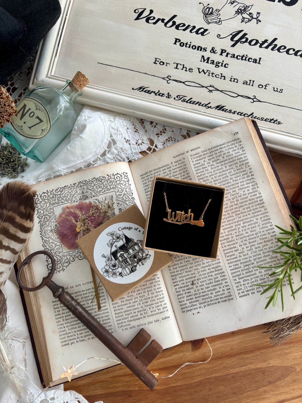 Collier Witch & balai