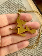 Collier grande sorcière sur son balai