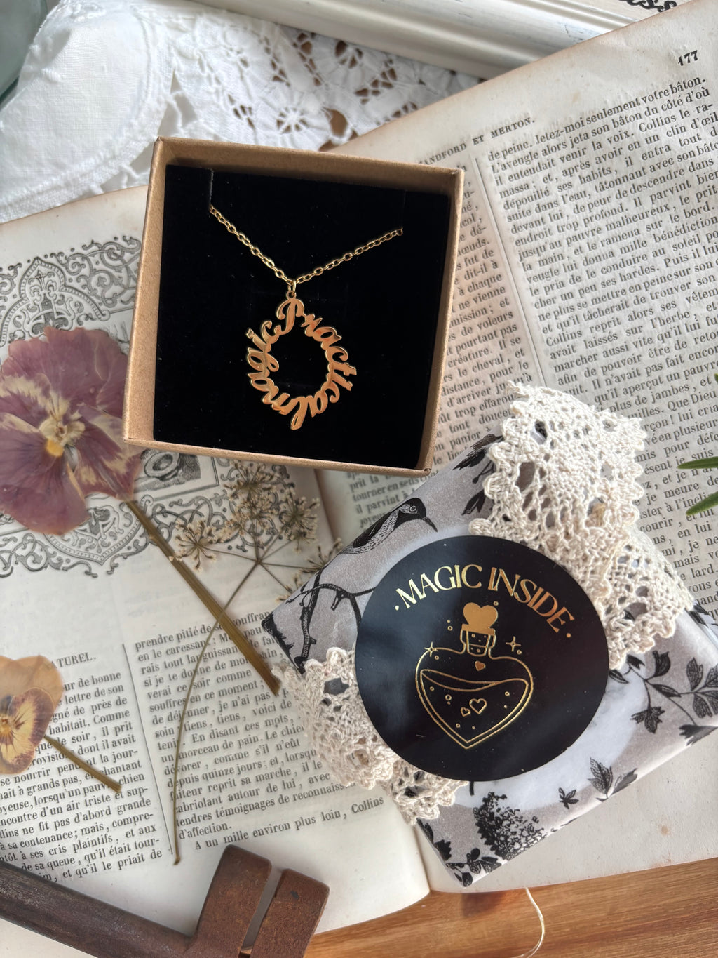 Collier Practical Magic