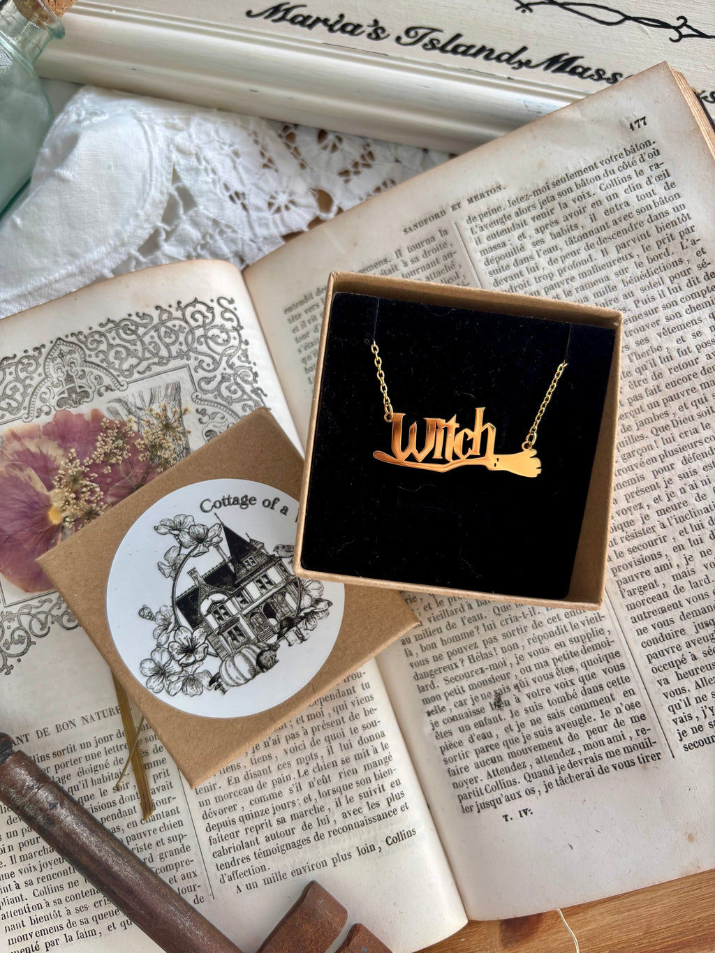 Collier Witch & balai