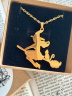Collier grande sorcière sur son balai