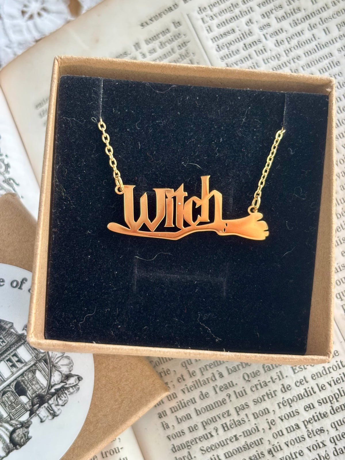 Collier Witch & balai